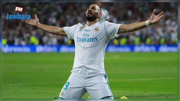كريم بنزيما يمدد عقده مع ريال مدريد