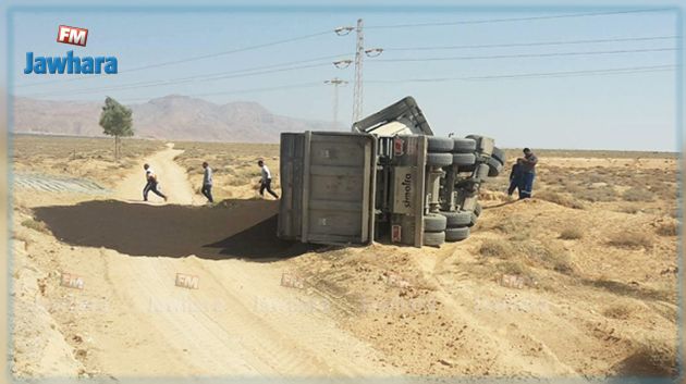 قفصة : انقلاب شاحنة لنقل الفسفاط