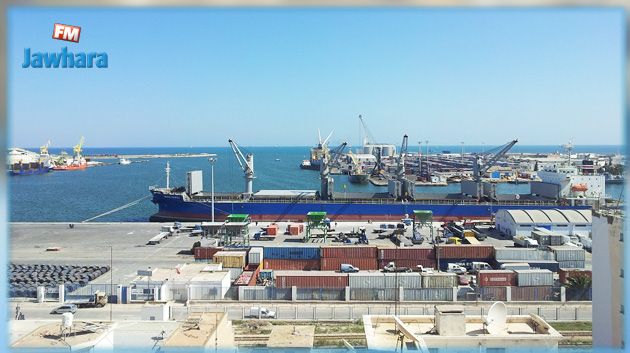 اتحاد الشغل بقابس مستاء بسبب انزال شحنة فحم بترولي لفائدة أحد المصانع