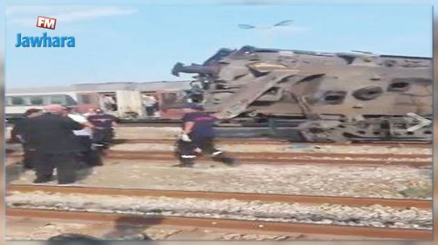 انقلاب قطار اثر اصطدامه بشاحنة ثقيلة