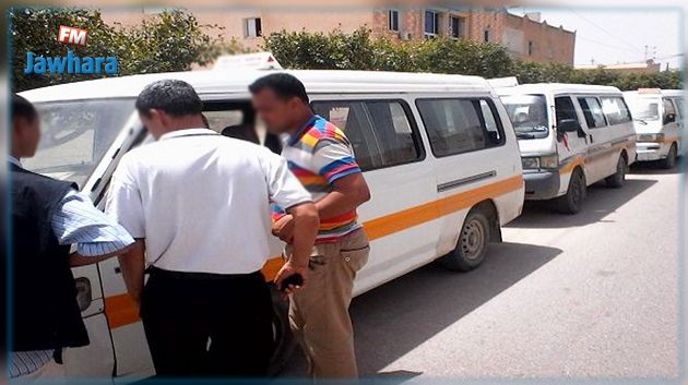 القيروان : سواق النقل الريفي يغلقون الطريق 