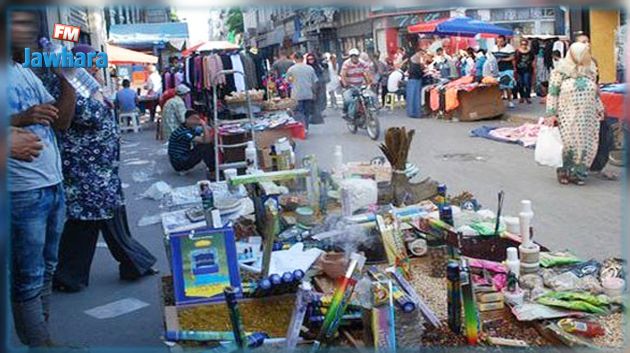 عشرات الباعة المتجولين يعودون للاحتجاج أمام مقر ولاية تونس