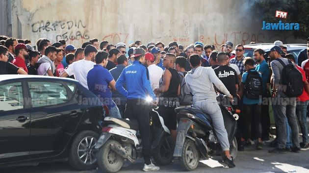 احتجاجات ترافق الحصة التدريبية الاولى للنجم