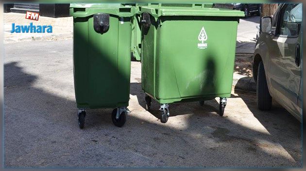 قصاب يتعمّد إلقاء 1 طن من بقايا اللحوم في حاويات عمومية