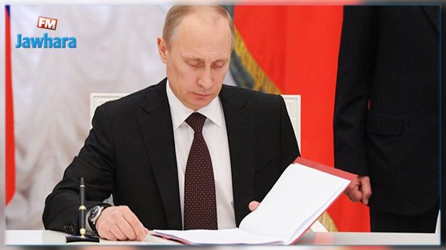 بوتين يوقع قانونا بشأن وسائل الإعلام الأجنبية