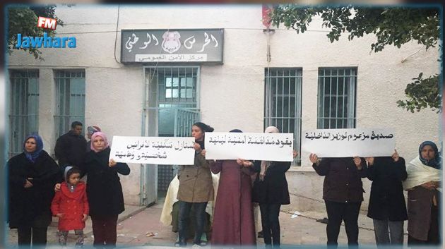 يدعي صلته بوزير الداخلية : أهالي الشابة يحتجون ضد استغلال شخص لنفوذه