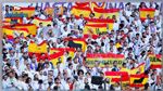 جماهير الريال ترفع العلم الإسباني في وجه لاعبي برشلونة