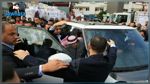 فلسطينيون يطردون المندوب القطري من غزّة ويرشقونه بالأحذية (فيديو)