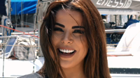 أماني السويسي تغني للمنتخب الوطني في 