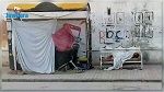 مواطن حوّل محطة حافلات إلى مأوى له : بلدية رواد تنفذ أمر الاجلاء