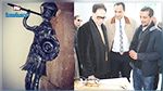  فنان تشكيلي شاب ينحت من 