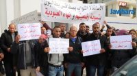 الأساتذة النواب ينفذون وقفة إحتجاجية أمام مقر الجوهرة اف ام