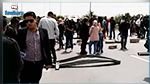 العاملون بقناة نسمة يغلقون الطريق 