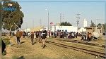 محتجون يقطعون خط السكة الحديدية بين قفصة وصفاقس