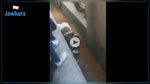 في مشهد يحبس الأنفاس: أب يُلقي بنفسه تحت القطار و ينقذ ابنته (فيديو)
