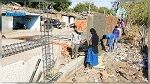 شاهد: الحكومة الهندية تأمر ببناء جدار فاصل لإخفاء الأحياء الفقير ة بمناسبة زيارة ترامب 