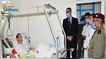 زيارة وزير الدفاع الوطني لعسكري اصيب في انفجار لغم