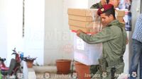 المنستير : توزيع مستلزمات العملية الإنتخابية على مختلف مراكز و مكاتب الإقتراع