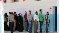 إقبال الناخبين على مراكز الاقتراع 