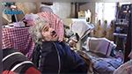 50 شخصا لإخراج رجل من منزله لهذا السبب 