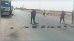أم العرايس: محتجون يغلقون الطريق