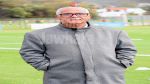 رئيس الأولمبي الباجي كمال والي يرمي المنديل 