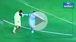 سواريز يعود لممارسة هوايته المفضلة في عض الخصوم (فيديو)