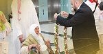 كبيرة الحجّاج.. احتفاء بالحاجة زهرة فور وصولها الى البقاع المقدّسة