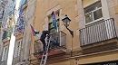 برشلونة.. متظاهرون يقتحمون فندقا مالكه إسرائيلي لرفع العلم الفلسطيني بشرفاته