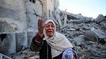 الاحتـ.لال يقصف مجموعة من المواطنين بحيّ سكني في غـ.زة