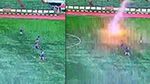 صاعقة قويّة تُودي بحياة لاعب إندونيسي أثناء المباراة (فيديو)