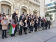 وقفة احتجاجية لعائلات الموقوفين في قضية التآمر على أمن الدولة للمطالبة بإطلاق سراحهم