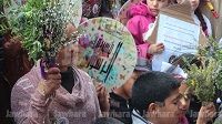 مسيرة الزهور لاطفال القصرين في شارع الحبيب بورقيبة