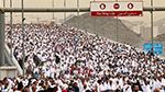 الحجاج يرمون جمرة العقبة ويستقبلون أول أيام التشريق