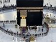 بدء مراسم غسل الكعبة