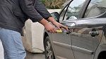 القبض على وفاق إجرامي مختص في السرقة من داخل السيارات 