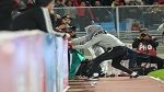 بعد نزوله الى ملعب رادس رافعا علم فلسطين: الإبقاء على المشجع بحالة سراح