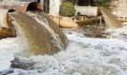 قابس: تكوين لجنة متابعة لرصد عمليات سكب المياه الصناعية المستعملة في مجاري الأودية وفي السباخ والبحر