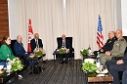 وزير الدفاع الوطني يلتقي قائد القوات الجوية الأمريكية بأوروبا وافريقيا