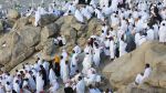 الحجاج على صعيد عرفات لأداء ركن الحج الأعظم