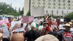 أصحاب الشهائد العليا المعطّلون عن العمل يحتجون أمام مقر وزارة التشغيل