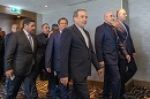 الوفد الإيراني يرفض المصافحة والتقاط الصورة الجماعية مع الوفد الأمريكي