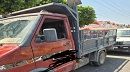 رصد المخالفة بكاميرا متنقلة.. بلدية سوسة تضبط صاحب شاحنة متلبّسا وهو بصدد إلقاء فواضل بناء بالشارع