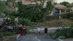 إعصار يضرب فرنسا: إصابة 41 شخصا و تدمير مئات المنازل