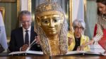 مصر تسترجع قناعا ذهبيا أثريا من سويسرا 