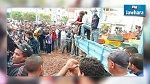 عدد من الأهالي يغلقون الطريق الرابطة بين قبلي وتوزر    