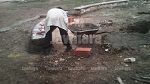 ببادرة خاصة وبتمويل ذاتي : المعلم حمدي فؤاد يبني مسرحا في مدرسة ببوسالم