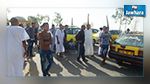 الجزائريون يحتجون بعد فرض ضريبة على دخول سياراتهم إلى تونس