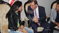 وصول البطلة إيناس بوبكري إلى تونس