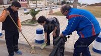 مواطنون يشاركون في حملة نظافة في الحمامات